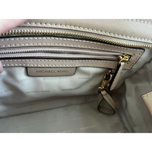 Michael Kors Selma Satchel purse medium light pink tote purse w crossbody strap - Picture 6 of 8